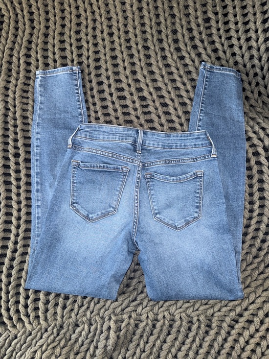 Old Navy Blue Women's Skinny Jeans — Light Wash - Picture 5 of 5